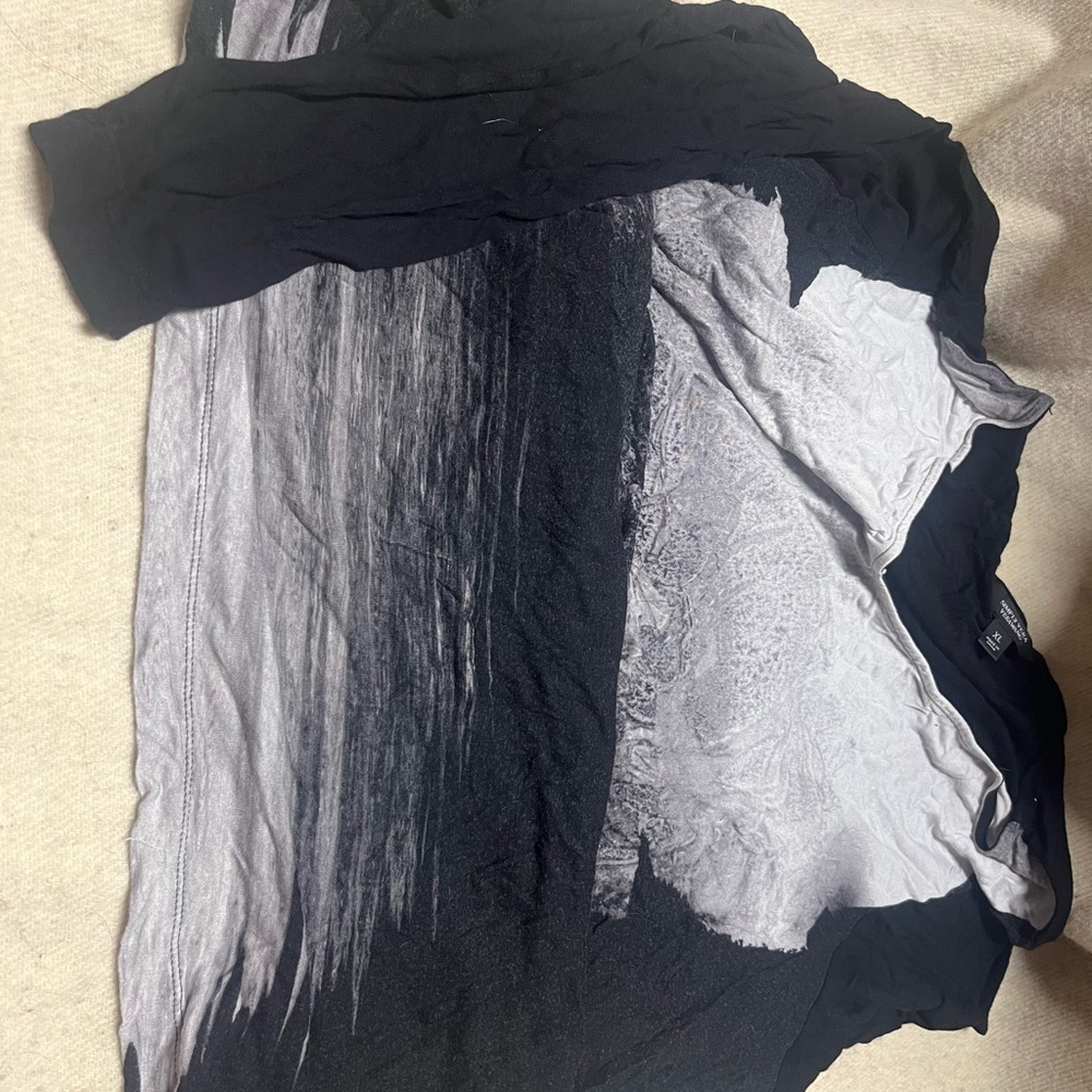 Simply Vera Verawang Black and Gray Long Sleeve Shirt